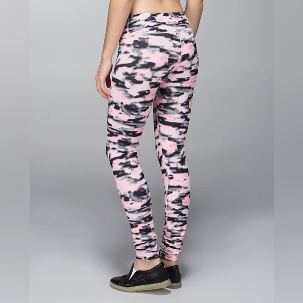 Lululemon Wunder Under in Wamo Camo (full length) size 6